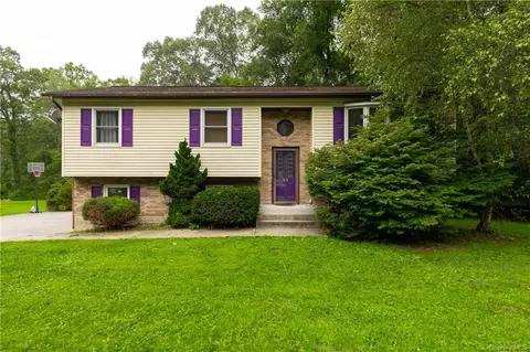 15 Shady Brook Ln, Hopewell Junction, NY 12533
