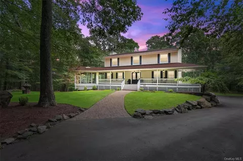 55 Brookview Dr, Monroe, NY 10950