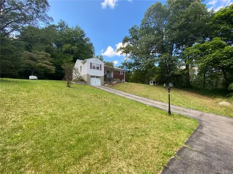 16 S Highland Rd, Putnam Valley, NY 10579