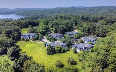 604 Drew Ln, Carmel, NY 10512