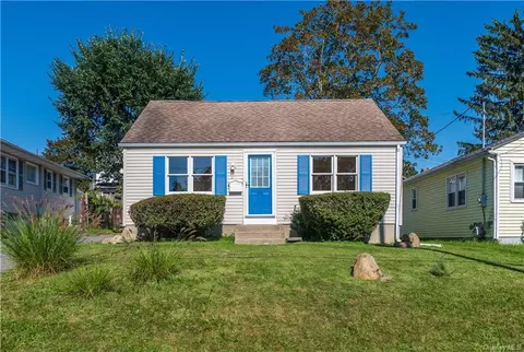 27 Woods Pl, Middletown, NY 10940