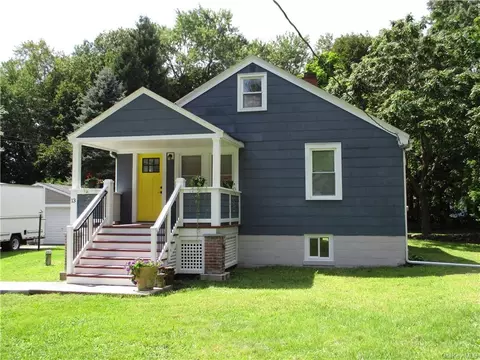 13 Algonquin Dr, Newburgh, NY 12550