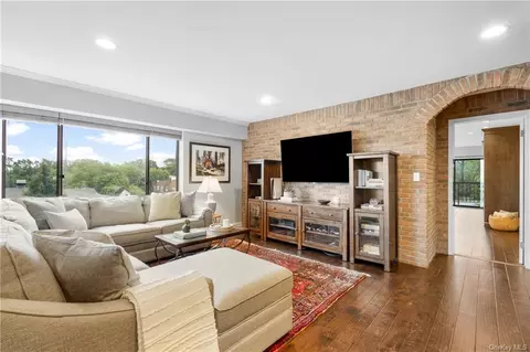 24 Ray Pl #1-1, Scarsdale, NY 10583