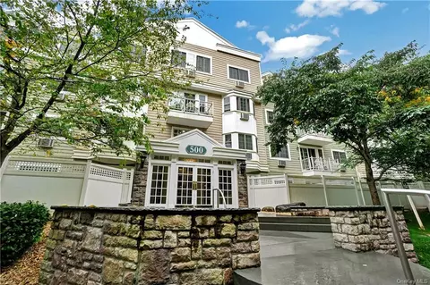 500 Pondside Dr #3K, Greenburgh, NY 10607