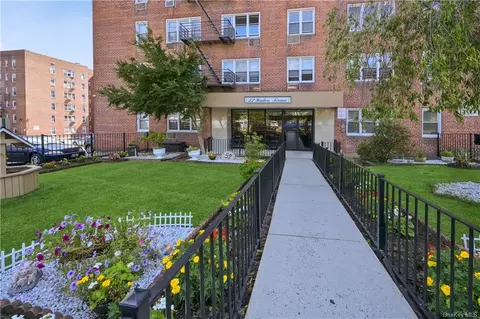 52 Yonkers Ter #2H, Yonkers, NY 10704