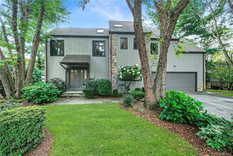 8 Mulberry Ln, White Plains, NY 10605