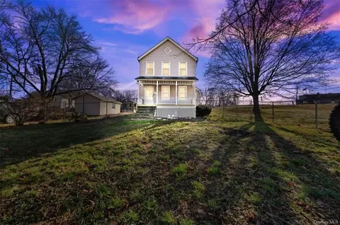 5 Mckinley Ln, Poughkeepsie, NY 12601