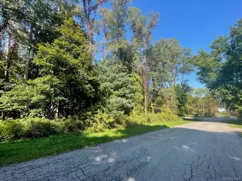 6 Gold Rd, East Fishkill, NY 12582