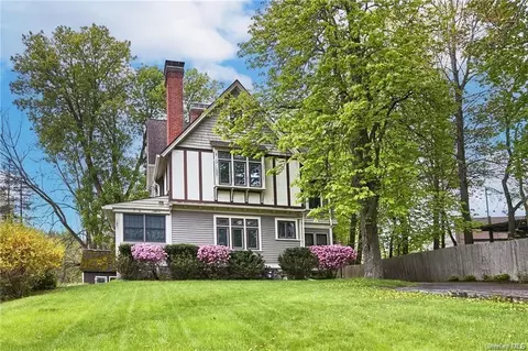 6 Galloway Rd, Warwick, NY 10990