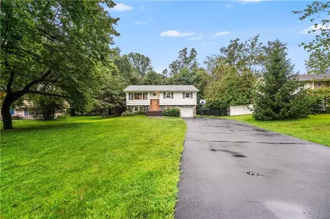 28 Lancaster Dr, Ramapo, NY 10901