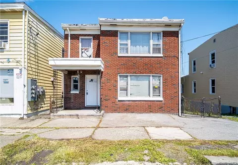 374 Washington St, Newburgh, NY 12550