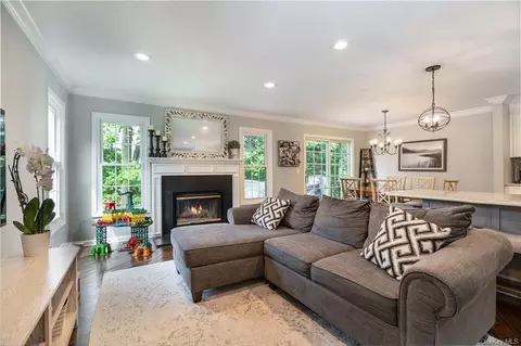 1402 Regent Dr, Mount Kisco, NY 10549