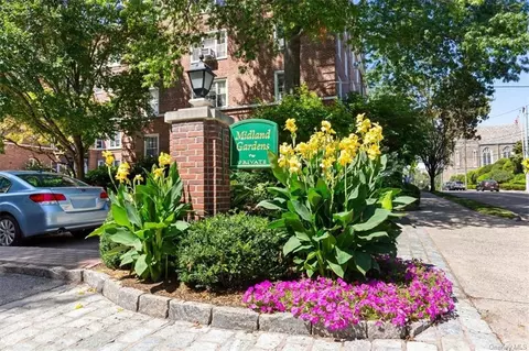 2 Midland Gdns #4C, Bronxville, NY 10708