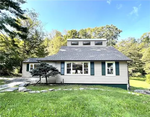 5 Madison Ave, Hyde Park, NY 12538