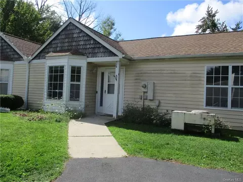 126 Hidden Ridge Dr, Thompson, NY 12701