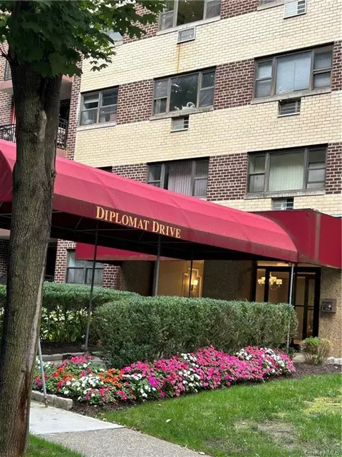 200 Diplomat Dr #5-O, Mount Kisco, NY 10549