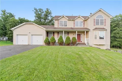 1047 Rolling Rdg, New Windsor, NY 12553