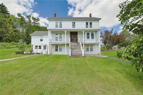 59 Spruce Rd, Mount Hope, NY 10940