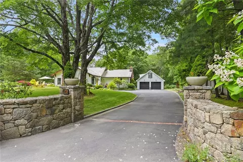 96 Old Church Ln, Pound Ridge, NY 10576