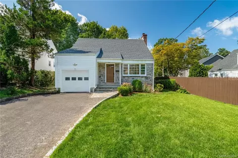 71 Parkway Cir, Scarsdale, NY 10583