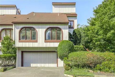 1 Erie Ct, Ramapo, NY 10901