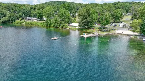 29 Gardenia Cir #29, Beekman, NY 12533