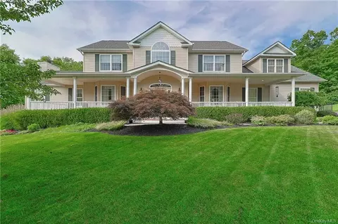 1021 Rolling Rdg, New Windsor, NY 12553