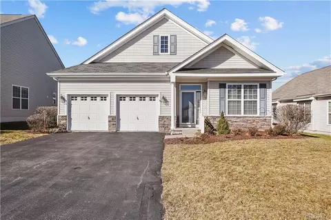 27 Sunflower St, Wallkill, NY 10940