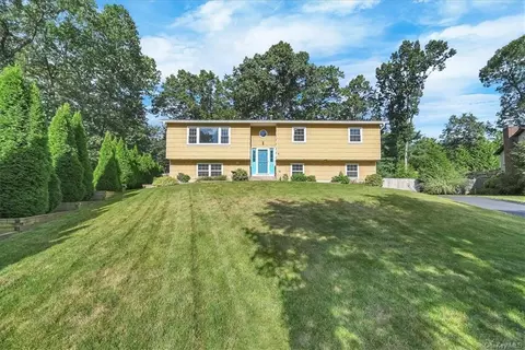 9 Durham Ln, Ramapo, NY 10901
