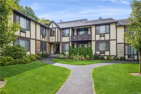 8 Foxwood Dr #3, Mount Pleasant, NY 10570