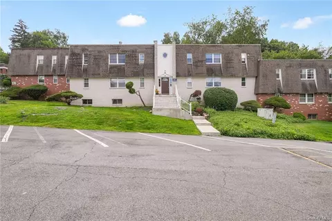 21 Crescent Dr #84, Thiells, NY 10984