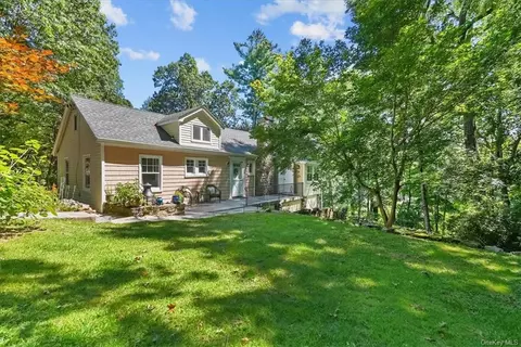 18 Fairview Dr, Yorktown Heights, NY 10598