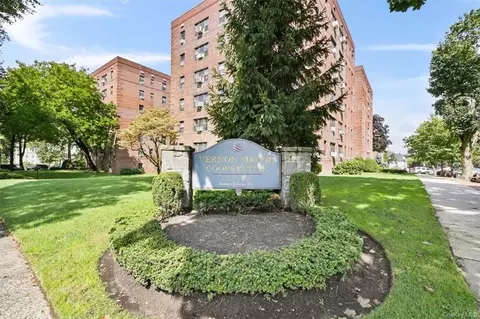 1 Fisher Dr #309, Mount Vernon, NY 10552