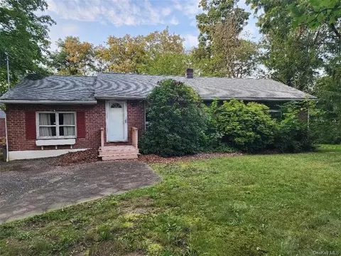 60 Waterbury Pkwy, Cortlandt, NY 10567