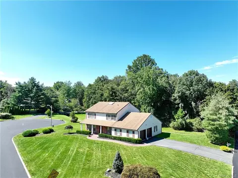 54 Pine St, Clarkstown, NY 10956