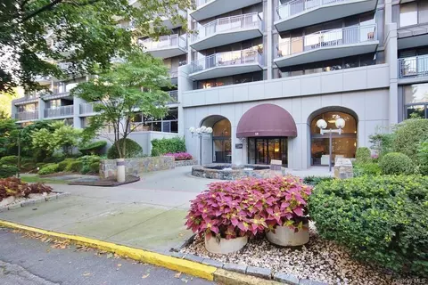 15 Stewart Pl #6B, White Plains, NY 10603
