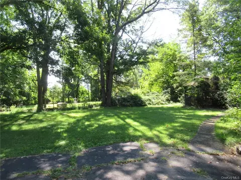 21 John St, New Windsor, NY 12553