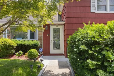 8 Carwall Ave, Mount Vernon, NY 10552