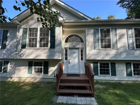 18 Penny Ln, Mount Hope, NY 10963