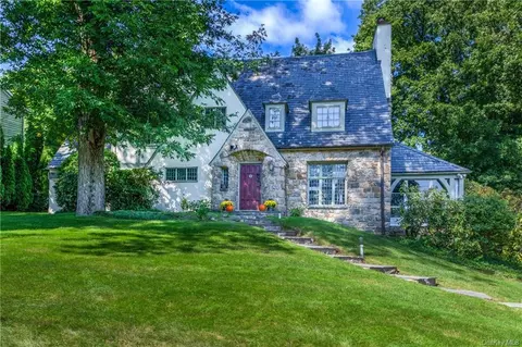 323 Lyncroft Rd, New Rochelle, NY 10804