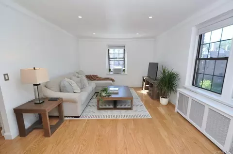 182 Garth Rd #5B, Scarsdale, NY 10583