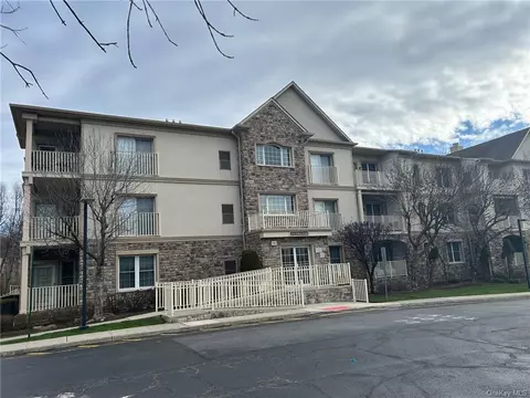 28 N De Baun Ave #102, Ramapo, NY 10901