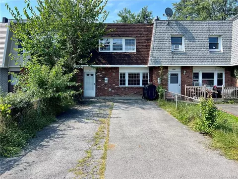 92 Sarah Ln, Wallkill, NY 10941