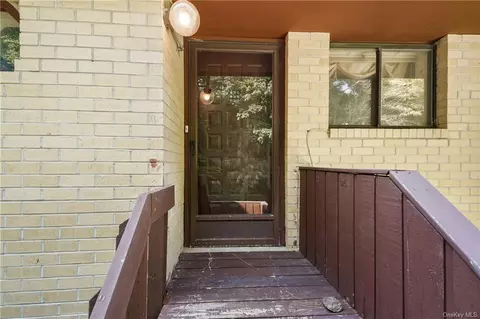 370 N Greeley Ave, New Castle, NY 10514