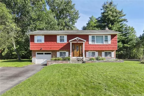 13 Reggie Dr, Wappinger, NY 12590