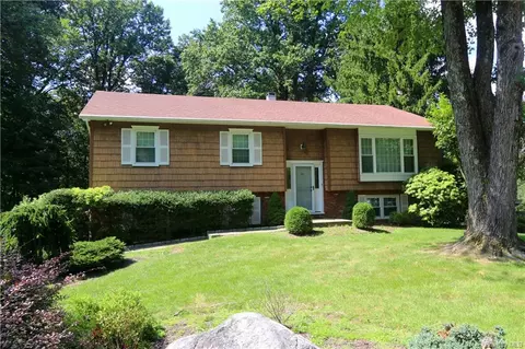 3285 Barkley Ln, Yorktown, NY 10598