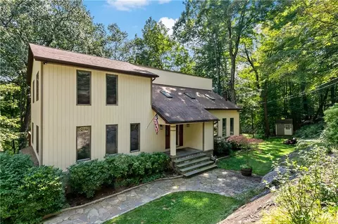 647 Sleepy Hollow Rd, Briarcliff Manor, NY 10510