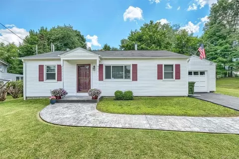30 Madelaine Ter, Middletown, NY 10940