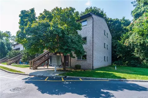 26 Cooper Rd #902, Poughkeepsie, NY 12603