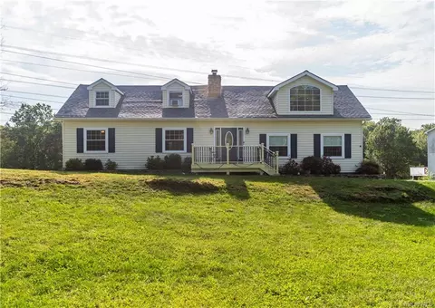 1 E Green Rd, Rock Tavern, NY 12575